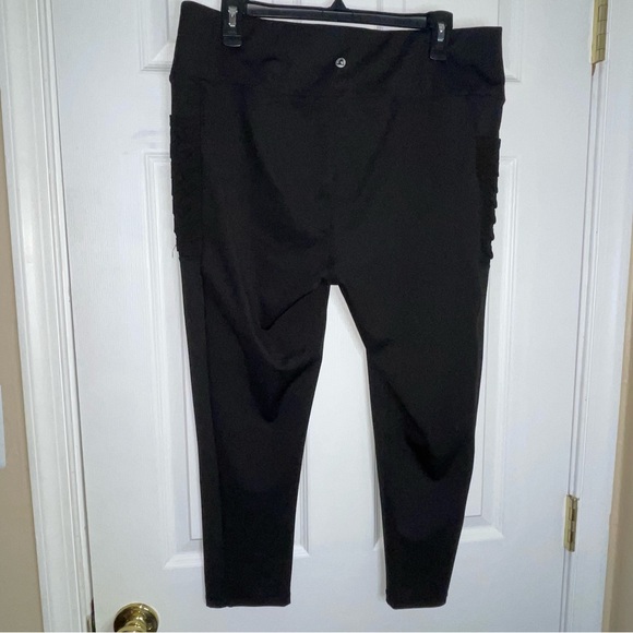 Leg End Active High Waist Capri Leggings with pockets 🏃🏼‍♀️ - Picture 6 of 13